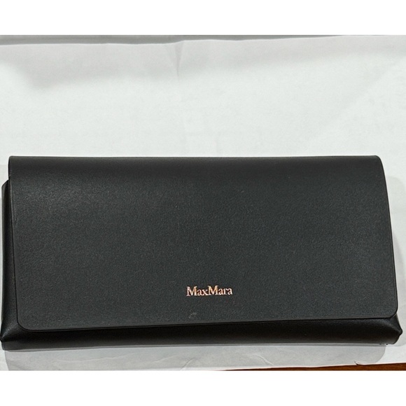 MaxMara Classic Black Leatherette sunglasses ?️ flap case box magnetic closure